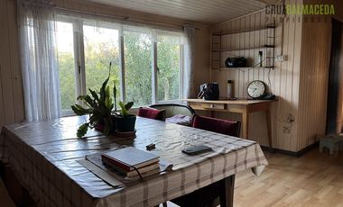 Casa en Venta en Barrio Estación, casa antigua en muy buen estado, maderas nativas y gran jardín.