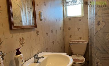 Casa en Venta en Barrio Estación, casa antigua en muy buen estado, maderas nativas y gran jardín.