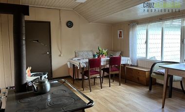 Casa en Venta en Barrio Estación, casa antigua en muy buen estado, maderas nativas y gran jardín.