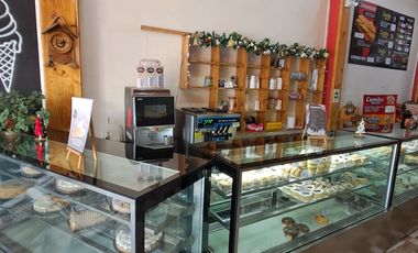 SE VENDE, PROPIEDAD COMERCIAL CON PANADERÍA Y PASTELERÍA
