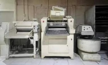 SE VENDE, PROPIEDAD COMERCIAL CON PANADERÍA Y PASTELERÍA