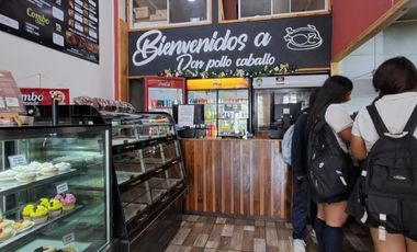 SE VENDE, PROPIEDAD COMERCIAL CON PANADERÍA Y PASTELERÍA