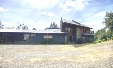 Casa en Arriendo en COD37542 Gran casa en condominio en sector Monteverde con acceso controlado