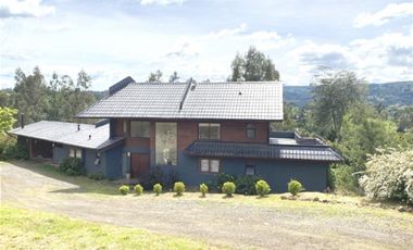 Casa en Arriendo en COD37542 Gran casa en condominio en sector Monteverde con acceso controlado