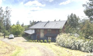 Casa en Arriendo en COD37542 Gran casa en condominio en sector Monteverde con acceso controlado