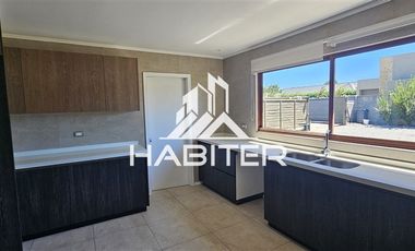 Casa en Arriendo en Condominio Los Maitenes