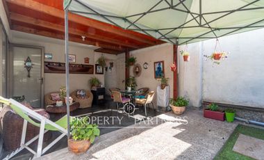 Casa mediterranea en condominio, excelente ubicacion