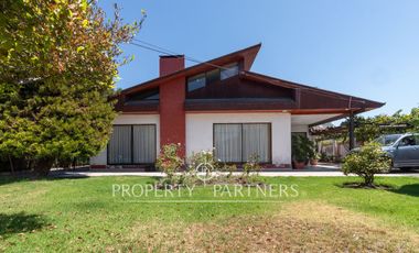 Amplia y comoda propiedad a pasos de Metro Rojas Magallanes.