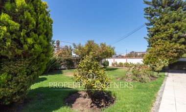 Amplia y comoda propiedad a pasos de Metro Rojas Magallanes.