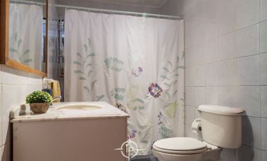 Amplia y comoda propiedad a pasos de Metro Rojas Magallanes.