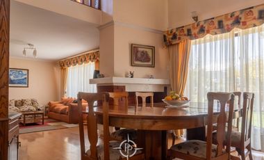 Amplia y comoda propiedad a pasos de Metro Rojas Magallanes.