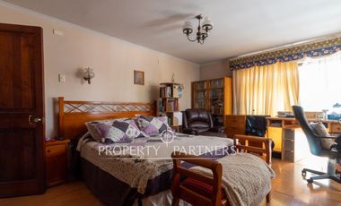 Amplia y comoda propiedad a pasos de Metro Rojas Magallanes.