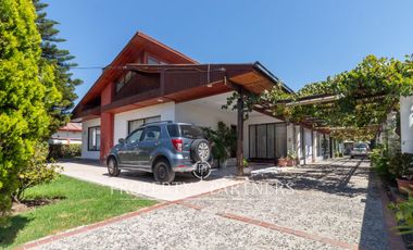 Amplia y comoda propiedad a pasos de Metro Rojas Magallanes.