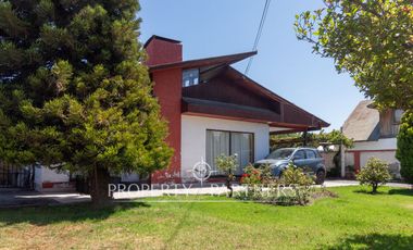 Amplia y comoda propiedad a pasos de Metro Rojas Magallanes.