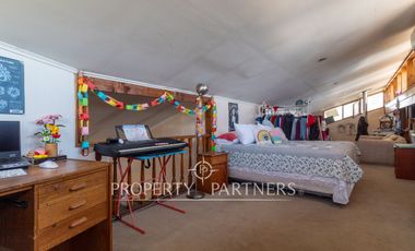 Amplia y comoda propiedad a pasos de Metro Rojas Magallanes.