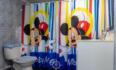 Amplia y comoda propiedad a pasos de Metro Rojas Magallanes.