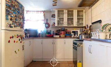 Amplia y comoda propiedad a pasos de Metro Rojas Magallanes.