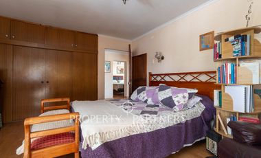 Amplia y comoda propiedad a pasos de Metro Rojas Magallanes.