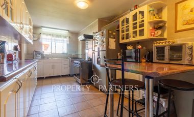 Amplia y comoda propiedad a pasos de Metro Rojas Magallanes.