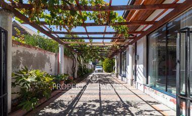 Amplia y comoda propiedad a pasos de Metro Rojas Magallanes.