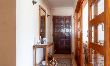 Amplia y comoda propiedad a pasos de Metro Rojas Magallanes.