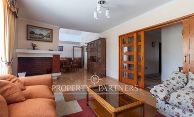 Amplia y comoda propiedad a pasos de Metro Rojas Magallanes.