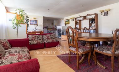 Amplia y comoda propiedad a pasos de Metro Rojas Magallanes.