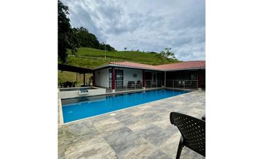 Casa campestre en condominio para la venta en Calima, Valle del Cauca