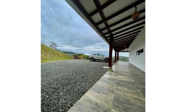 Casa campestre en condominio para la venta en Calima, Valle del Cauca