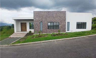 Casa campestre en parcelación para la venta en Condina, Pereira!!