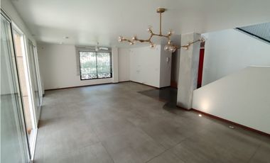 Casa esquinera en conjunto para arriendo en los Alamos, Pereira!!