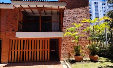 Casa esquinera en conjunto para arriendo en los Alamos, Pereira!!