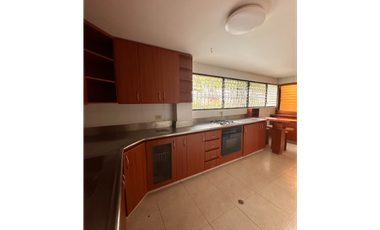 Casa esquinera en conjunto para arriendo en los Alamos, Pereira!!