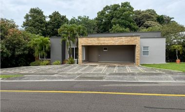 Casa campestre en condominio para la venta en Cerritos, Pereira!!!