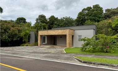 Casa campestre en condominio para la venta en Cerritos, Pereira!!!