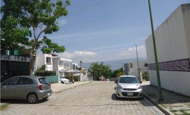 CASA EN LOMAS DEL SAUCE EN VENTA