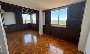 Departamento en San Isidro con excelente vista en duplex con cochera cubierta