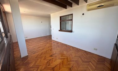 Departamento en San Isidro con excelente vista en duplex con cochera cubierta