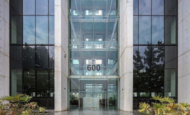 Renta oficina de 390m2 en edificio zona Valle San Pedro Garza García