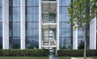 Renta oficina de 390m2 en edificio zona Valle San Pedro Garza García