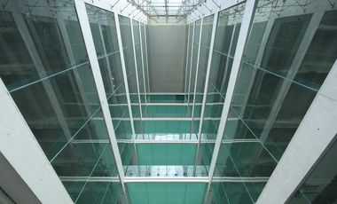 Renta oficina de 390m2 en edificio zona Valle San Pedro Garza García