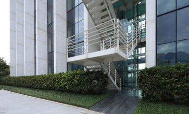 Renta oficina de 390m2 en edificio zona Valle San Pedro Garza García