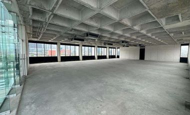 Renta oficina de 390m2 en edificio zona Valle San Pedro Garza García
