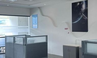 Oficina amueblada en renta de 170m2 edificio en Valle Oriente