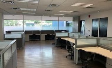 Oficina amueblada en renta de 170m2 edificio en Valle Oriente