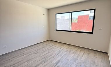 Casa en venta- Habitación en planta baja, amplio jardín y roof garden