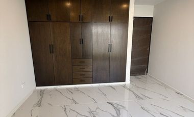 Casa en venta- Habitación en planta baja, amplio jardín y roof garden