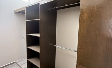 Casa en venta- Habitación en planta baja, amplio jardín y roof garden