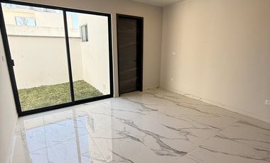 Casa en venta- Habitación en planta baja, amplio jardín y roof garden