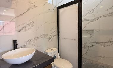 Casa en venta- Habitación en planta baja, amplio jardín y roof garden